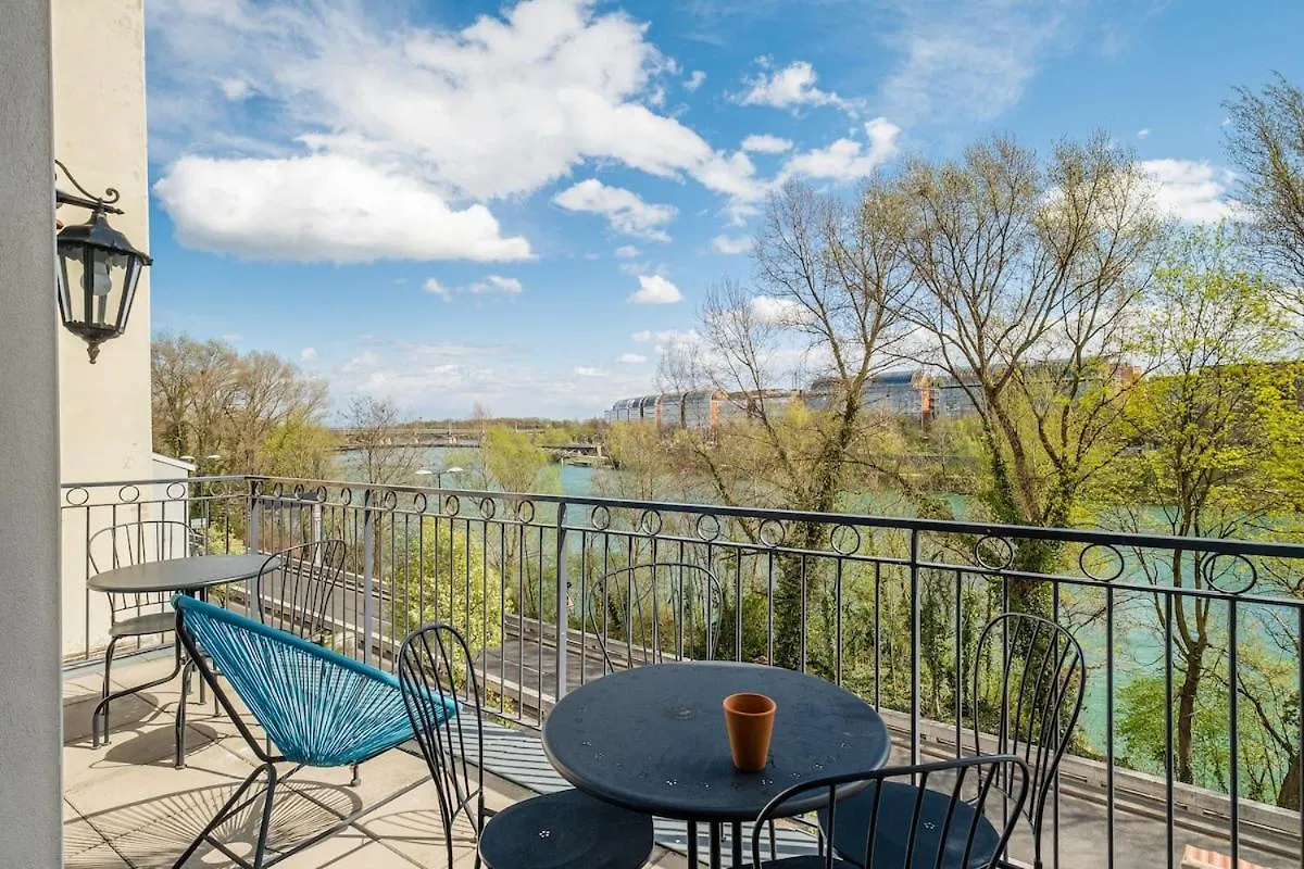 Charme De L'Ancien, Confort Et Terrasse, Caluire Apartment